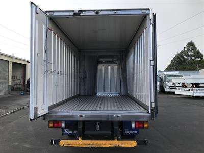 2022 Isuzu Elf - Thumbnail