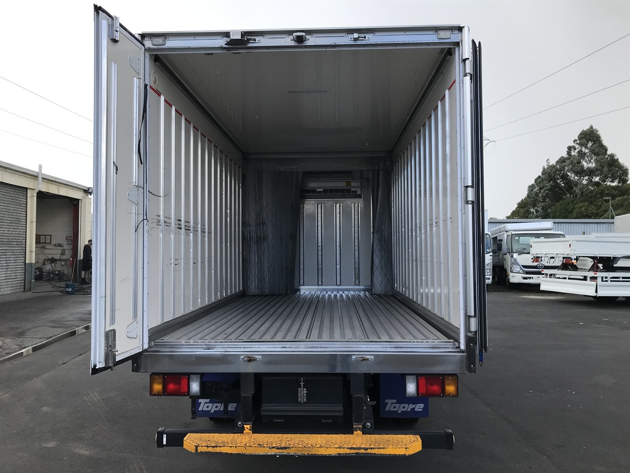 2022 Isuzu Elf