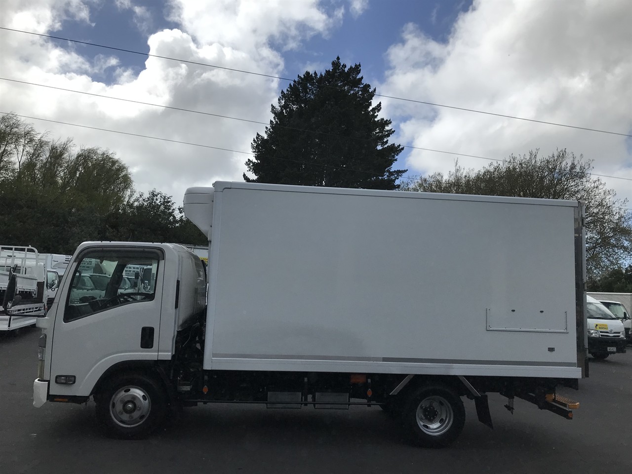 2022 Isuzu Elf