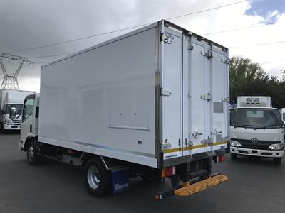 2022 Isuzu Elf - Thumbnail