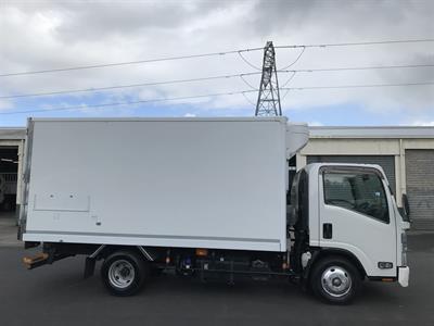 2022 Isuzu Elf - Thumbnail