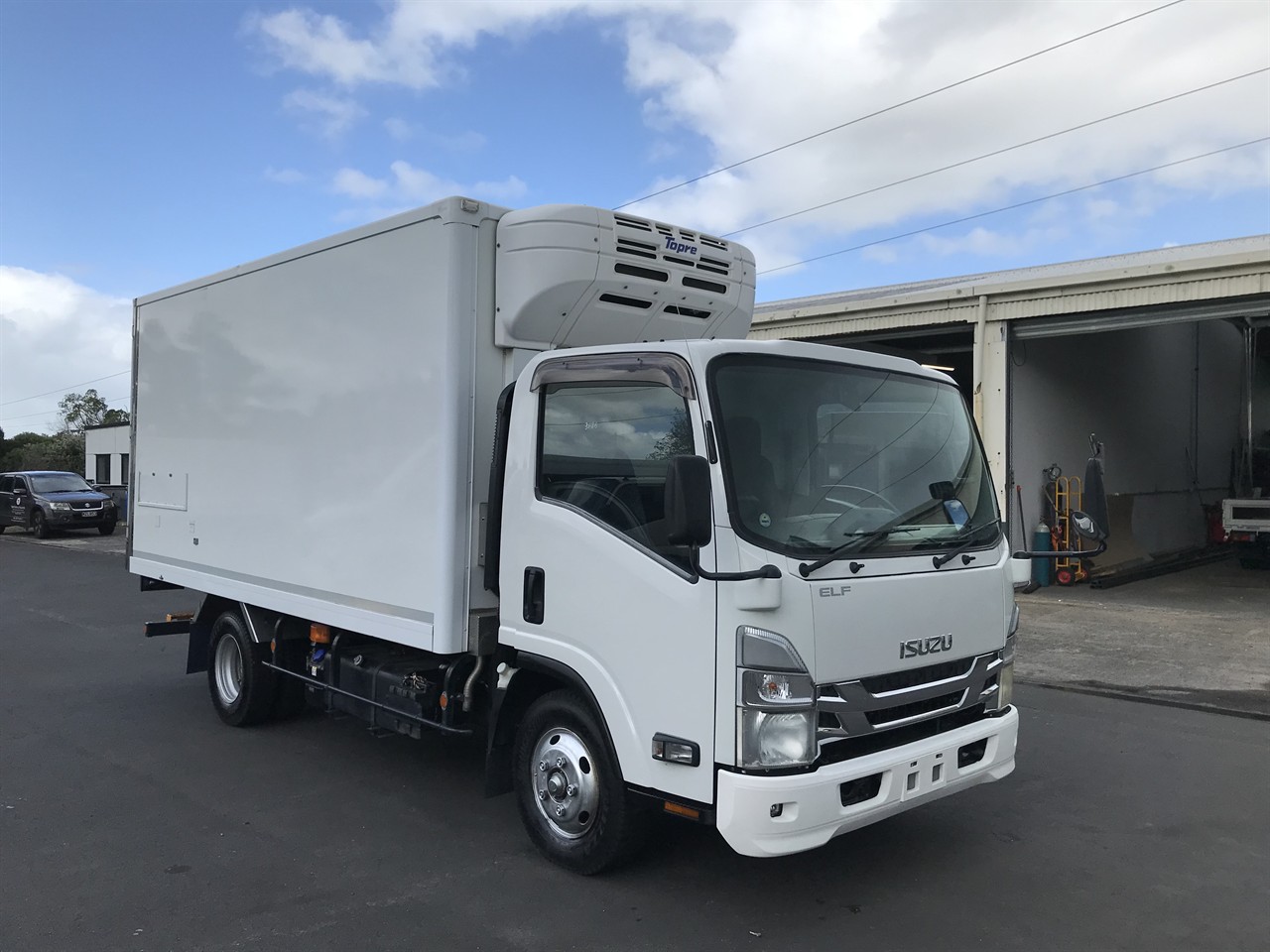 2022 Isuzu Elf