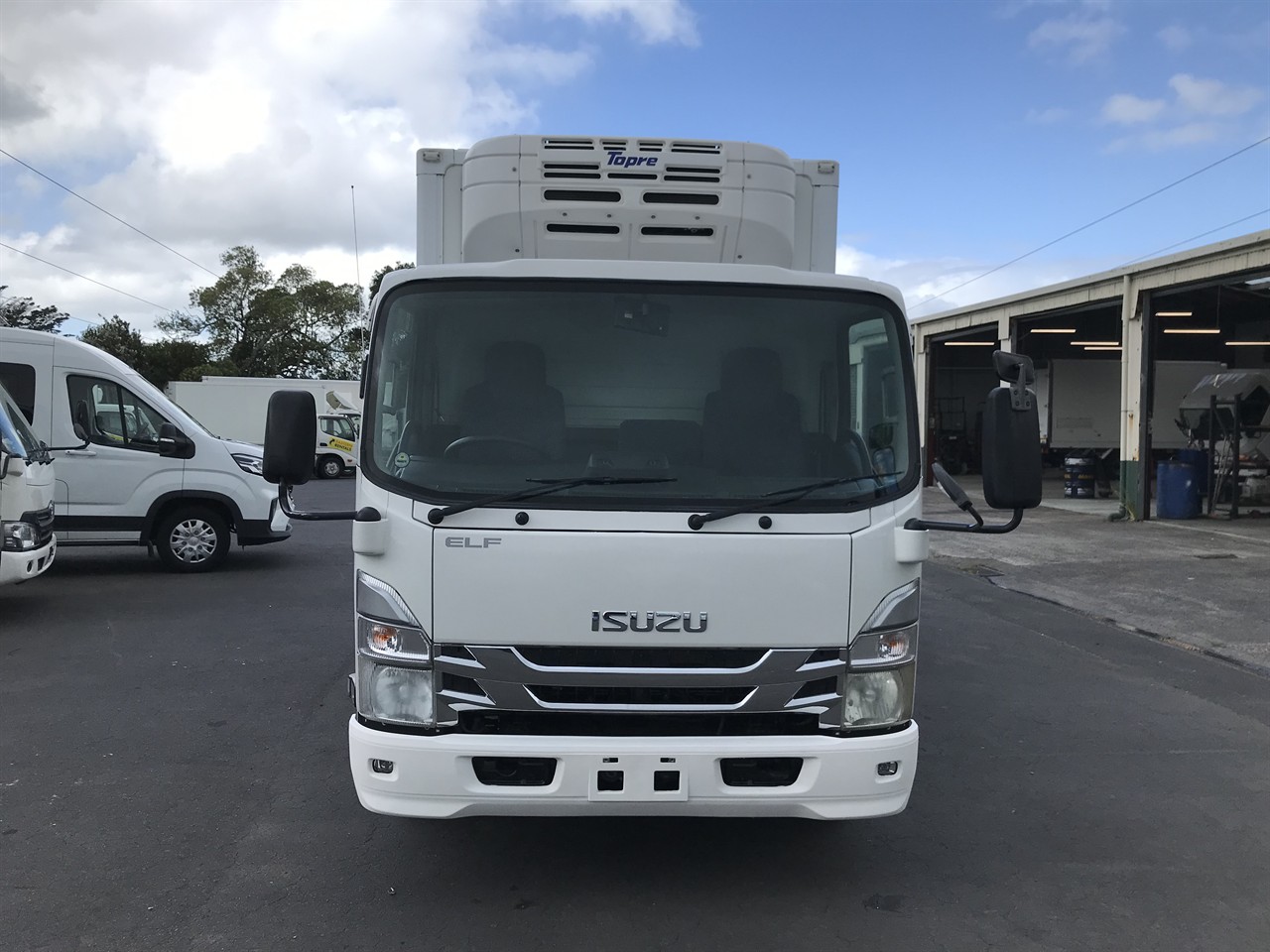 2022 Isuzu Elf
