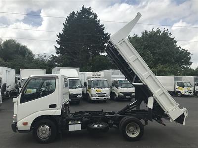 2013 Hino Dutro - Thumbnail