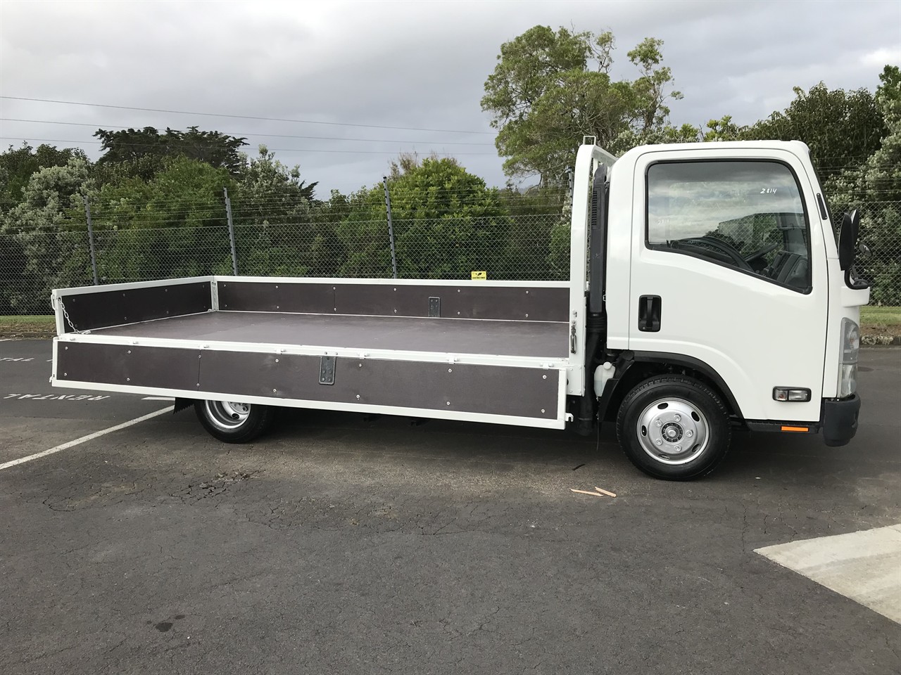 2013 Isuzu Elf