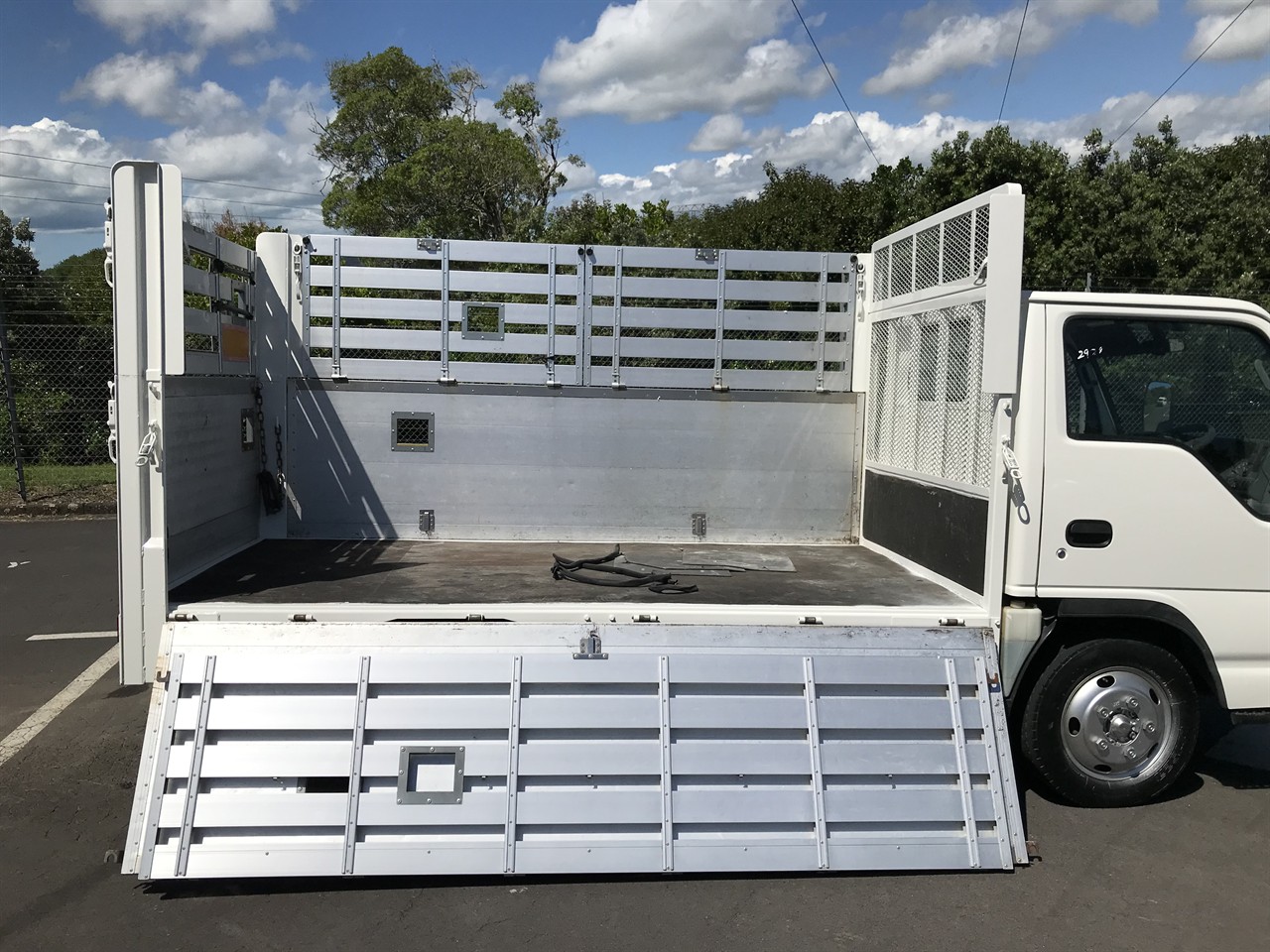 2012 Isuzu Elf