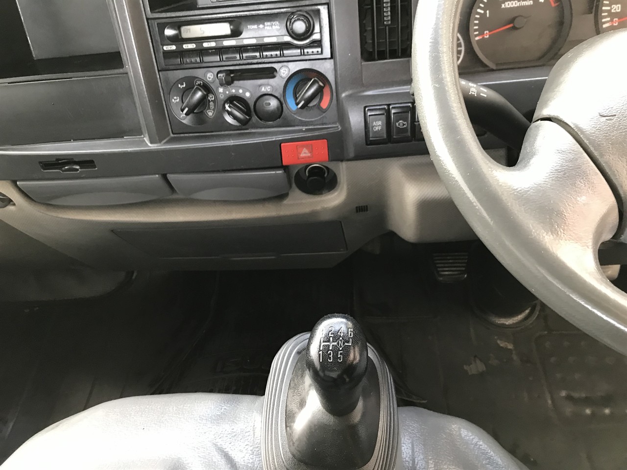2012 Isuzu Elf