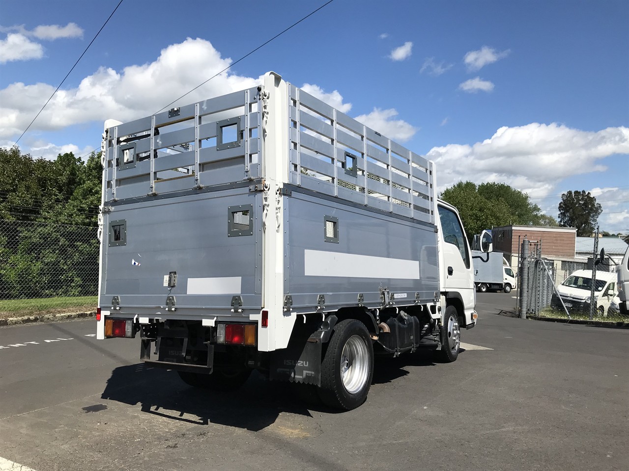 2012 Isuzu Elf