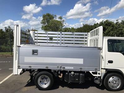 2012 Isuzu Elf - Thumbnail