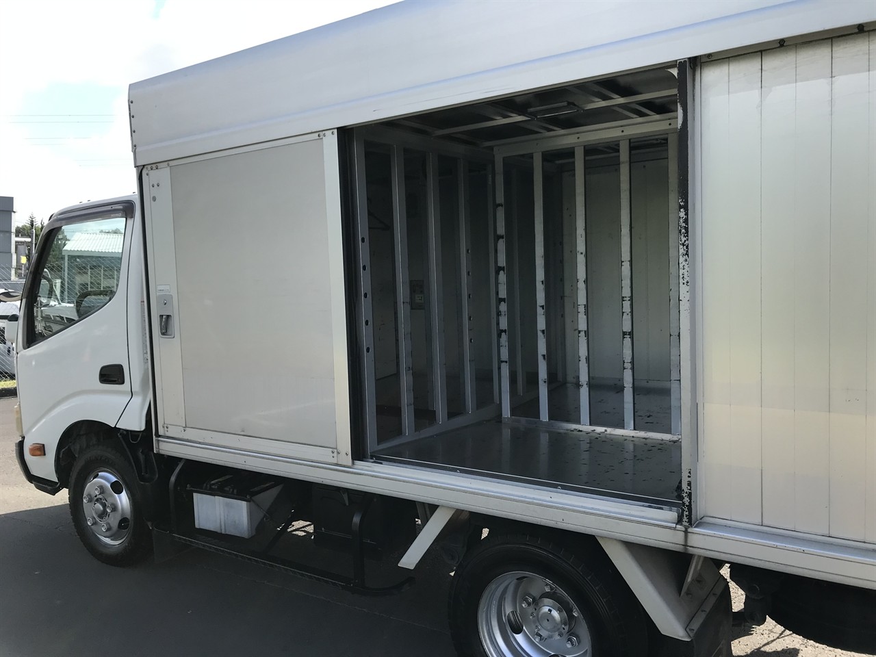 2013 Hino Dutro