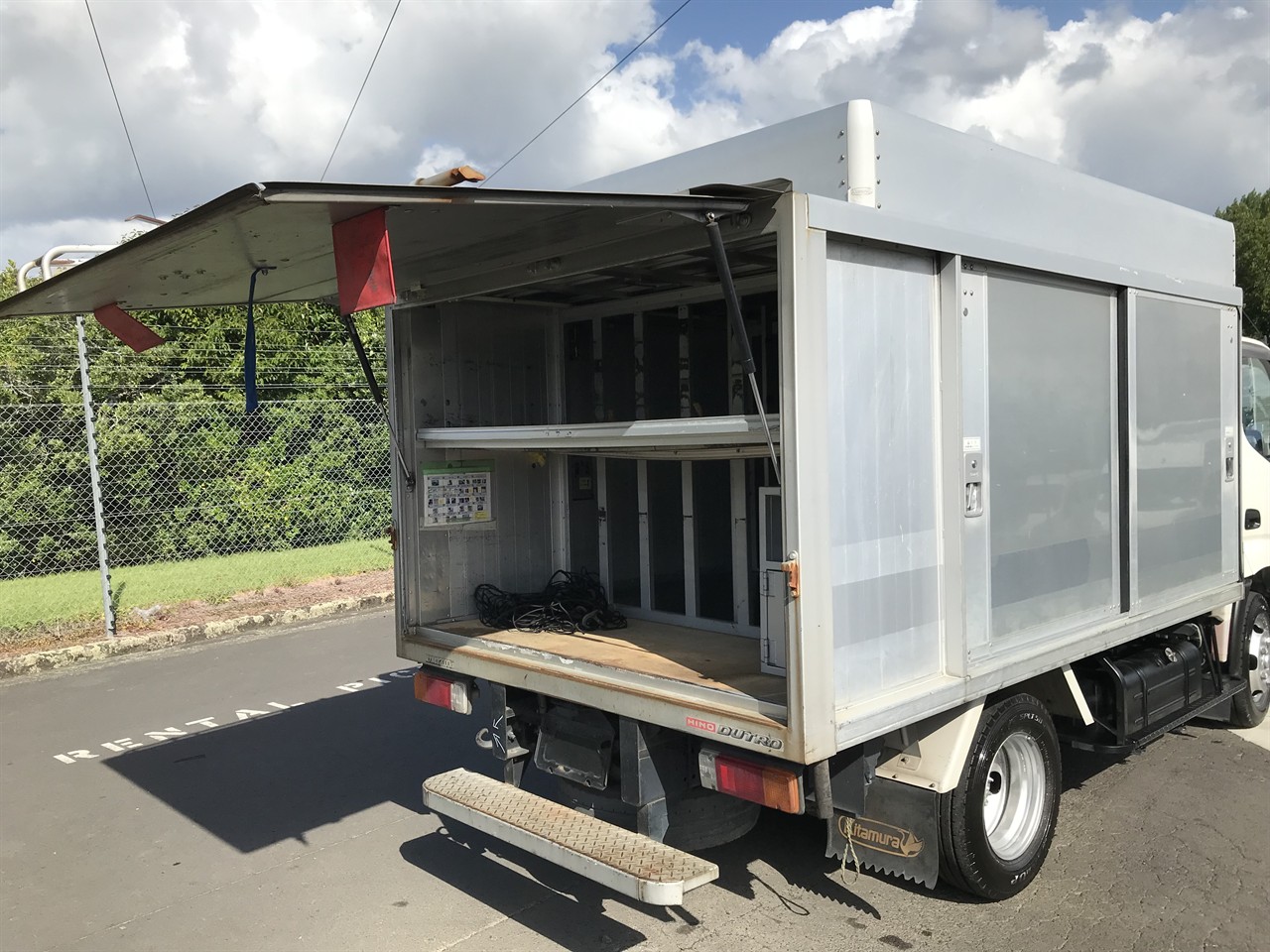 2013 Hino Dutro