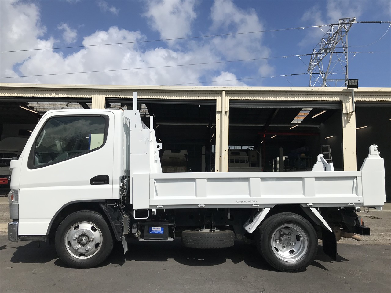 2015 Mitsubishi Canter