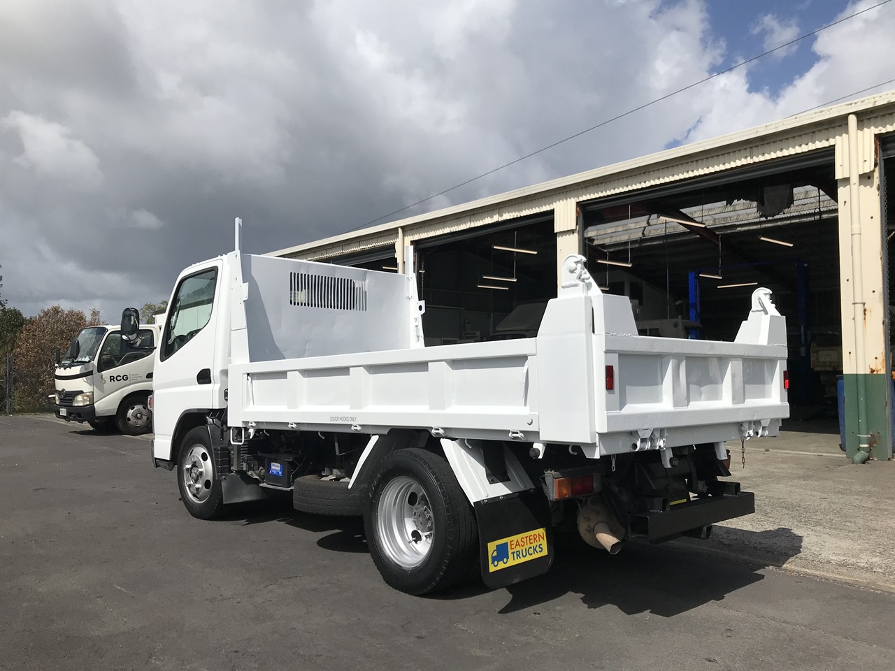 2015 Mitsubishi Canter