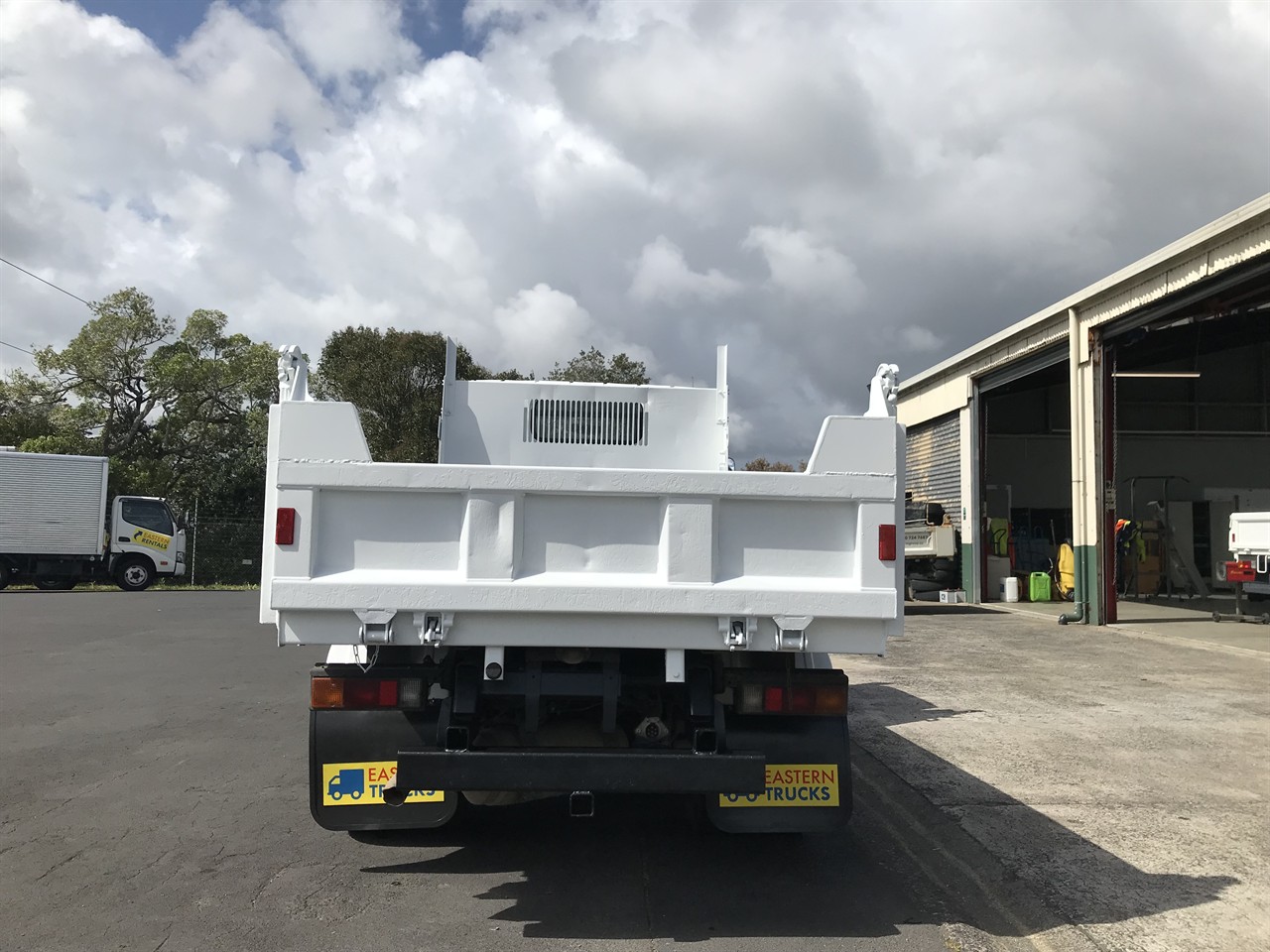 2015 Mitsubishi Canter