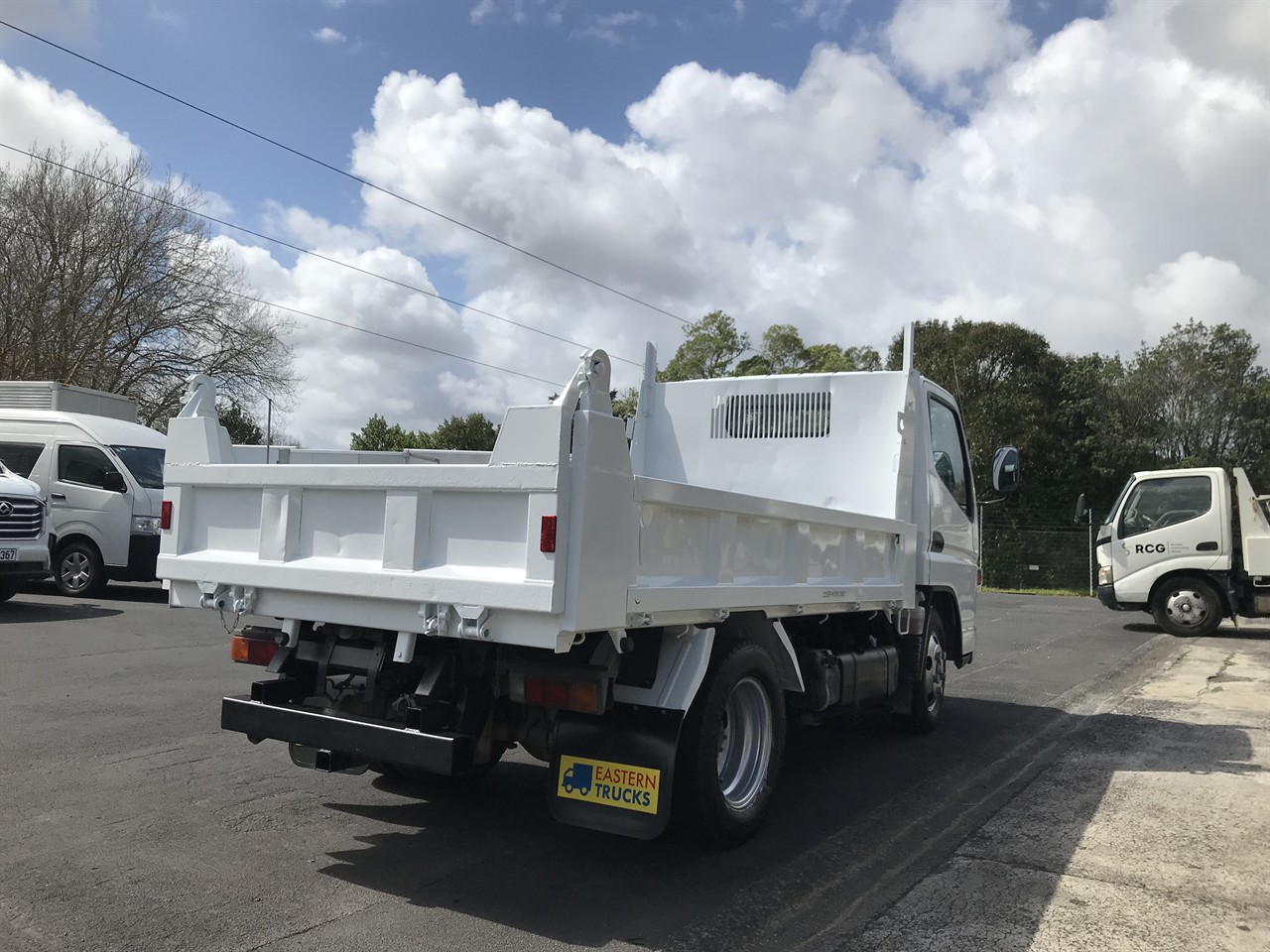 2015 Mitsubishi Canter