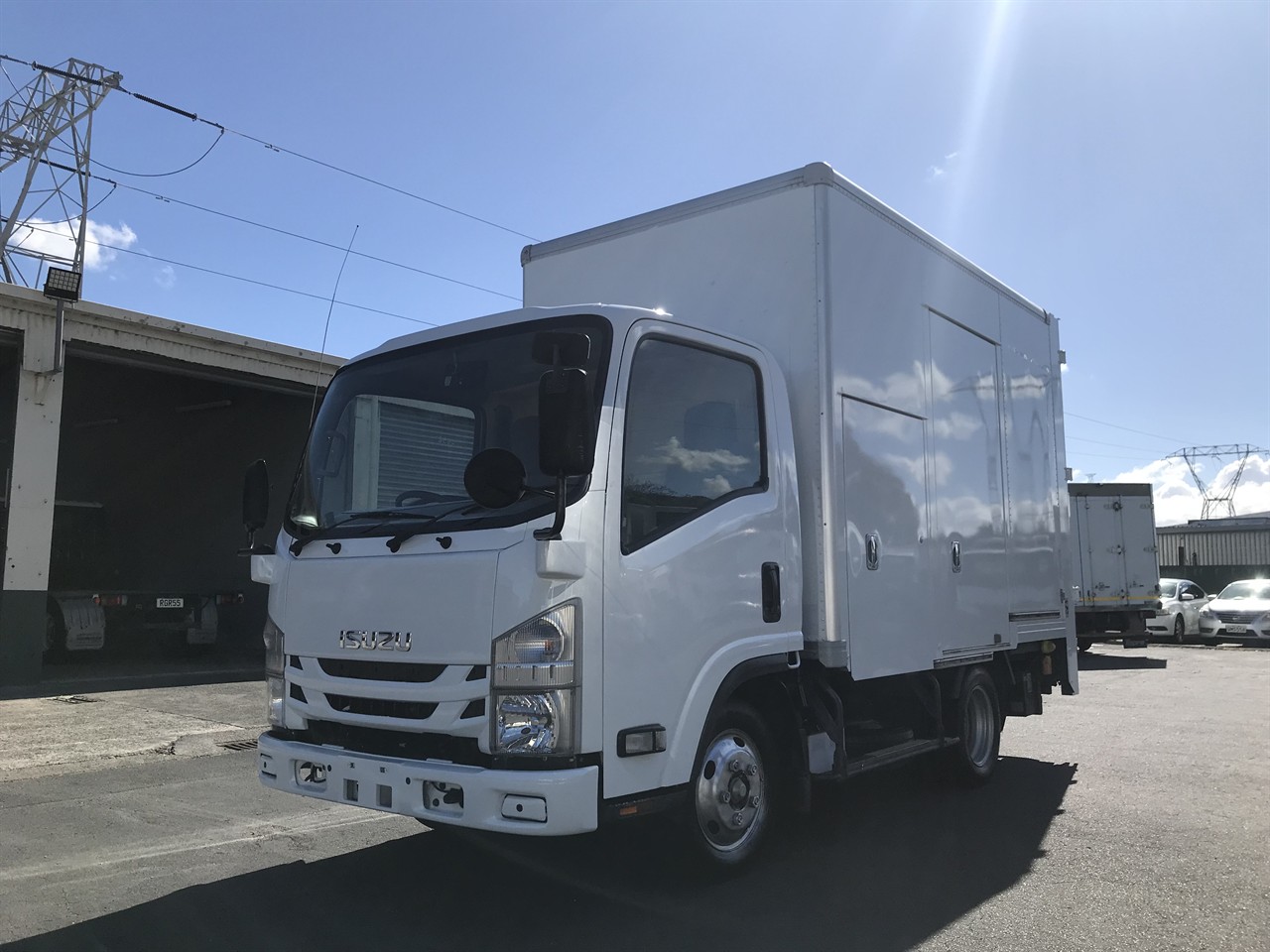 2019 Isuzu Elf