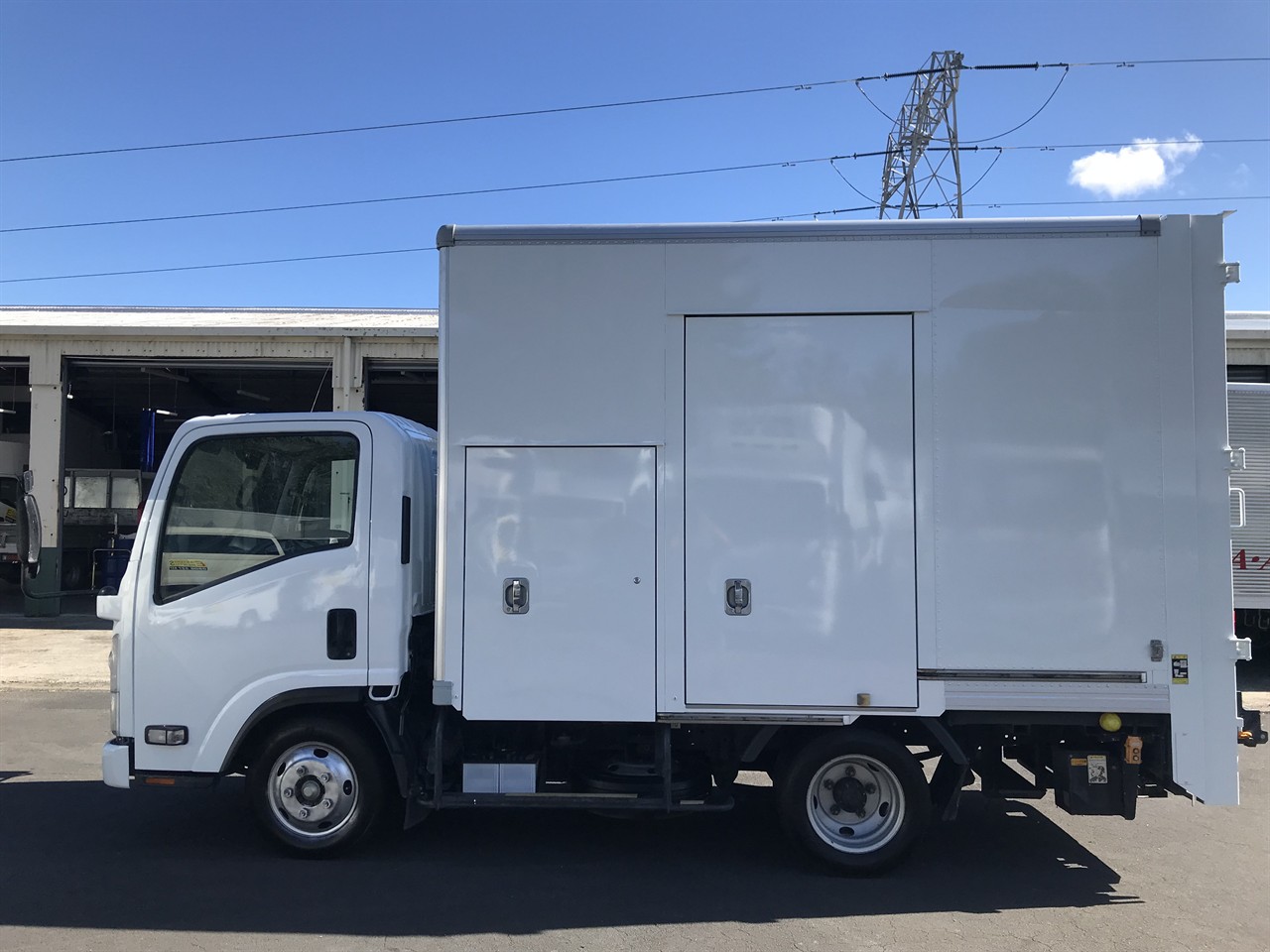 2019 Isuzu Elf
