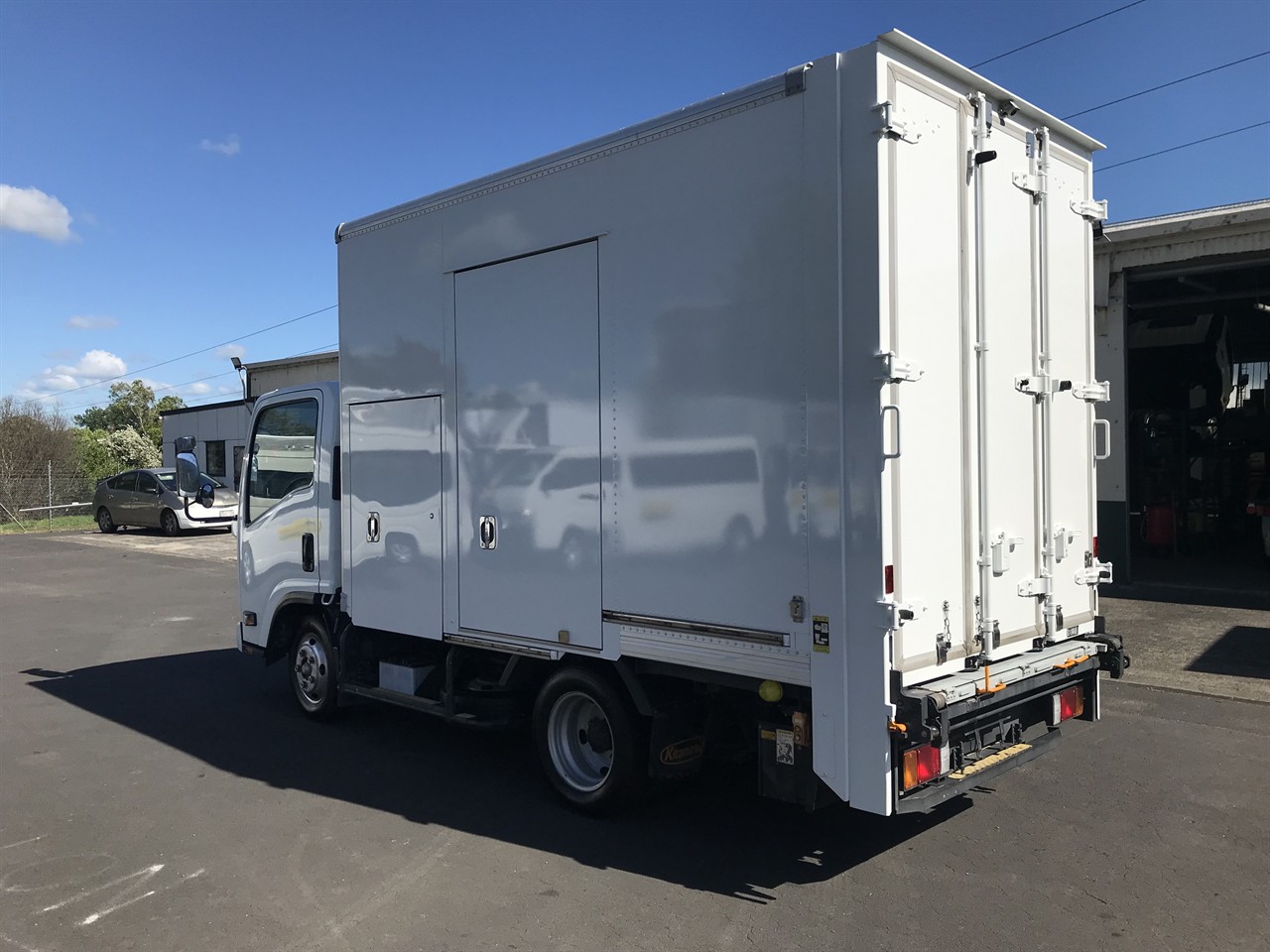 2019 Isuzu Elf