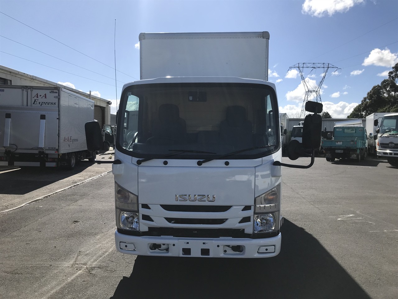 2019 Isuzu Elf