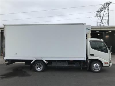 2016 Hino Dutro - Thumbnail
