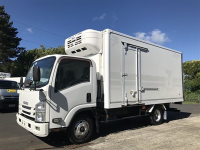2017 Isuzu Elf