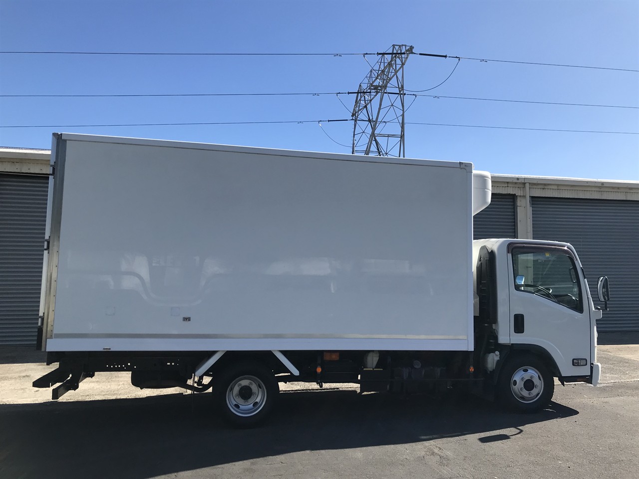 2017 Isuzu Elf