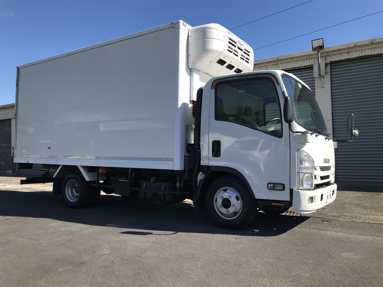 2017 Isuzu Elf