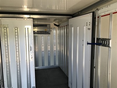 2017 Isuzu Elf - Thumbnail