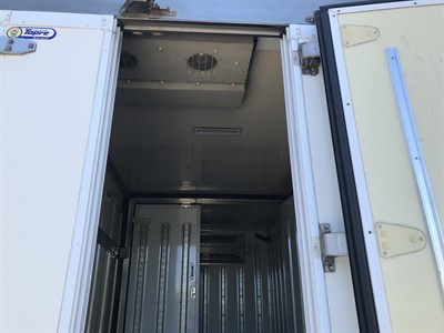 2017 Isuzu Elf - Thumbnail