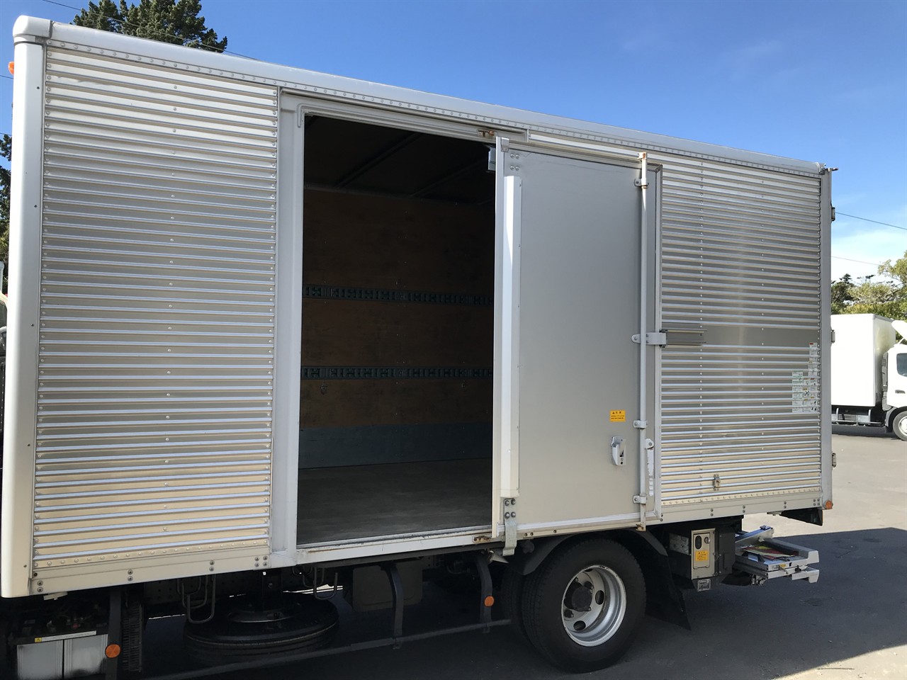 2020 Mitsubishi Canter