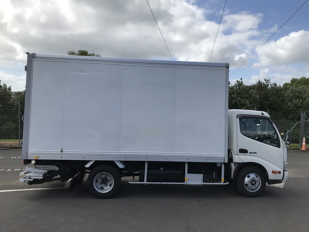 2016 Hino Dutro