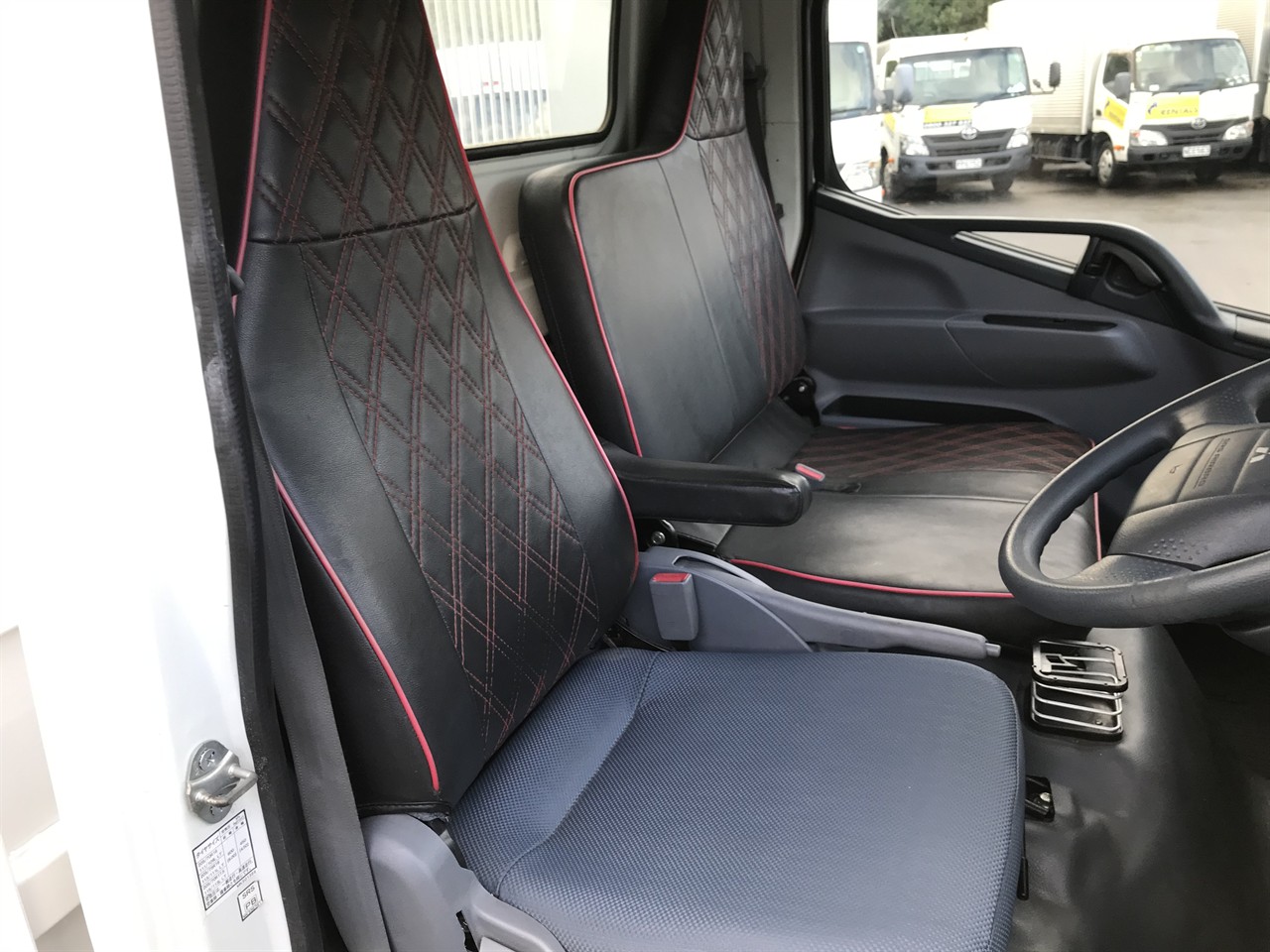 2016 Mitsubishi Canter