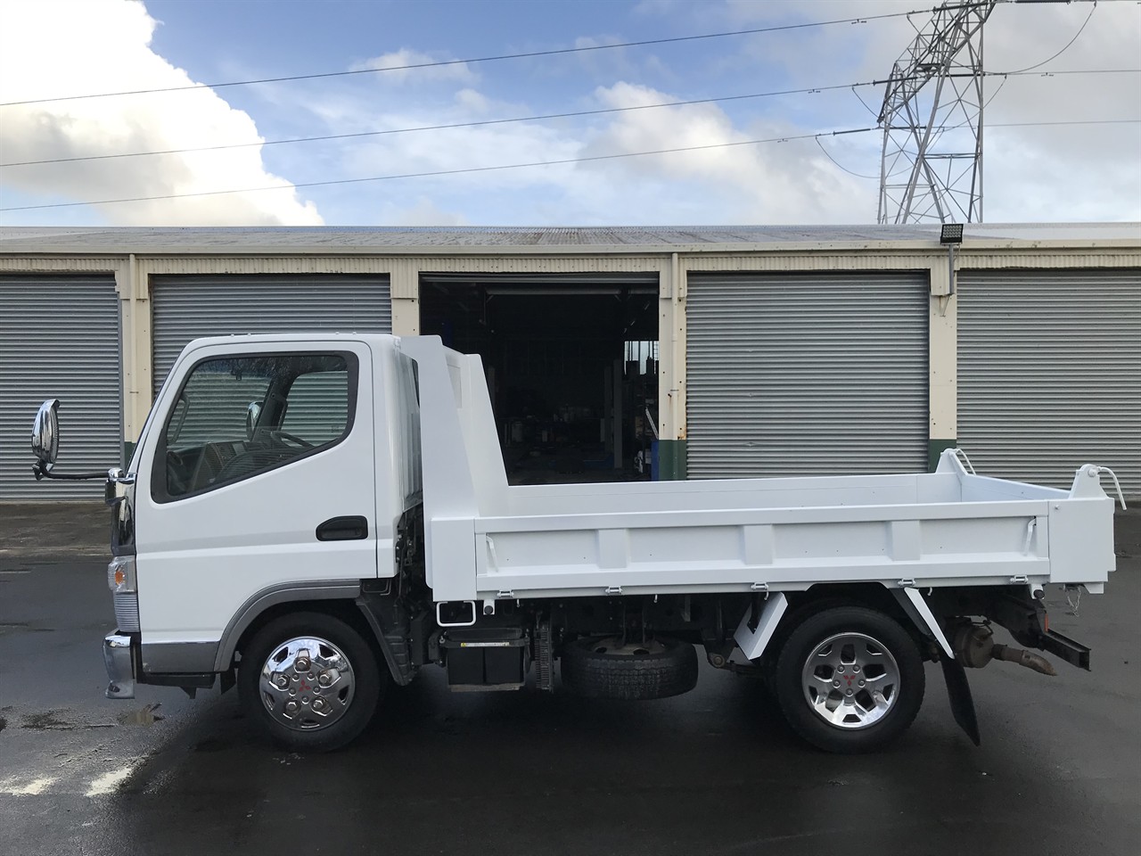 2016 Mitsubishi Canter