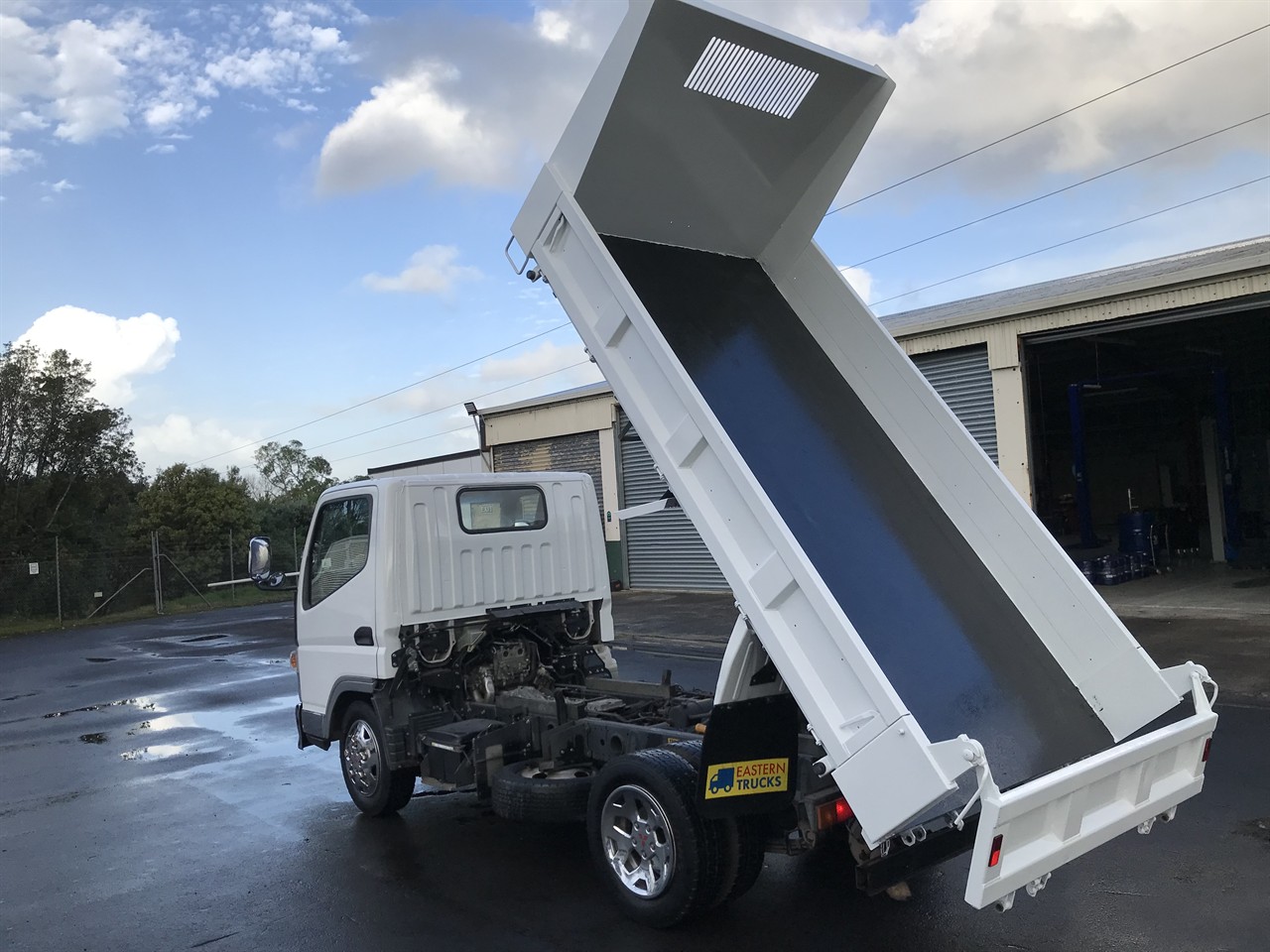 2016 Mitsubishi Canter