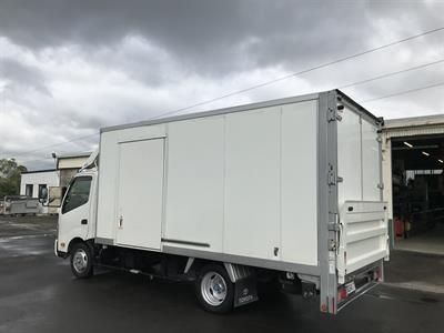 2017 Toyota Dyna - Thumbnail