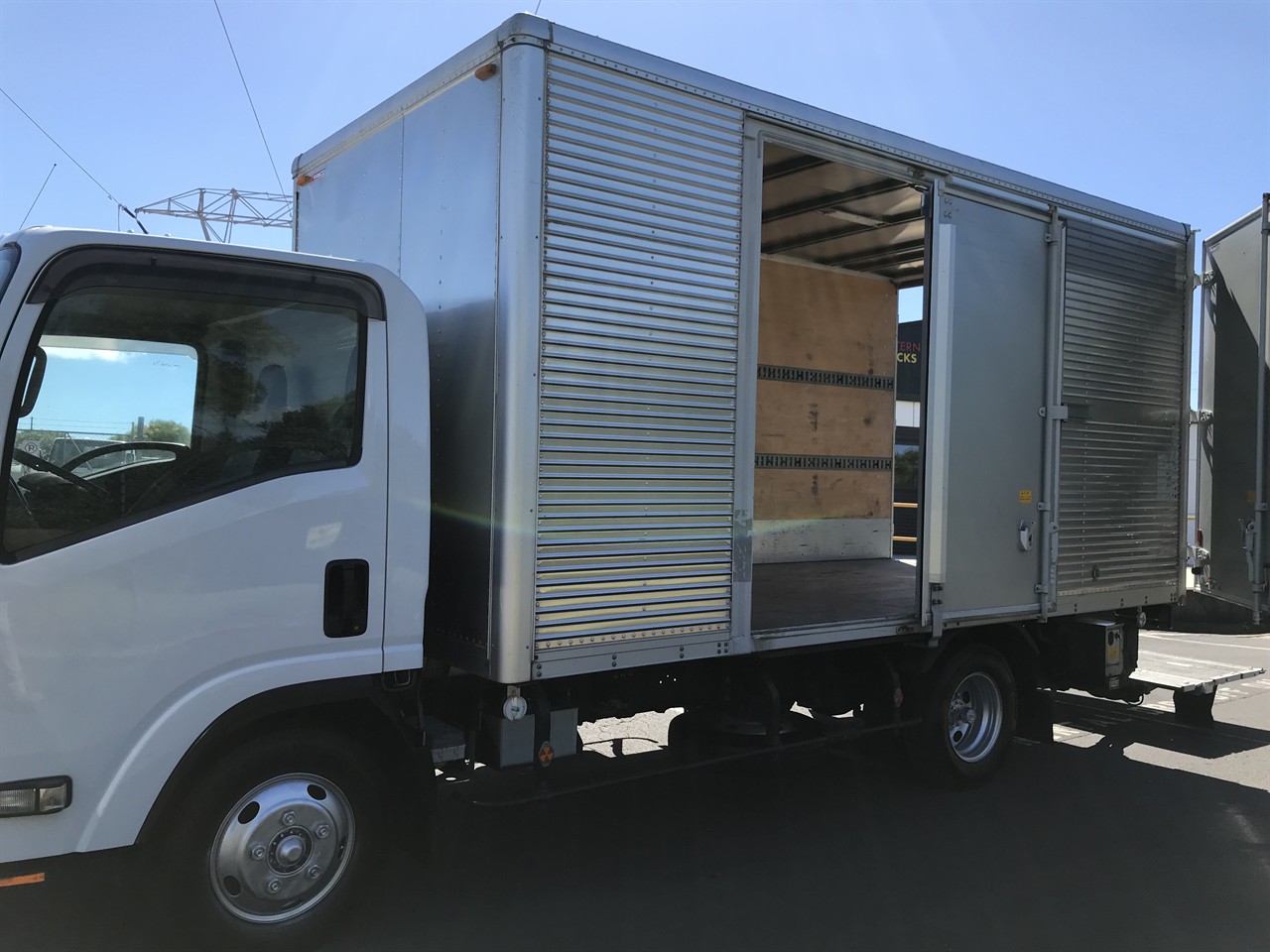 2019 Isuzu Elf