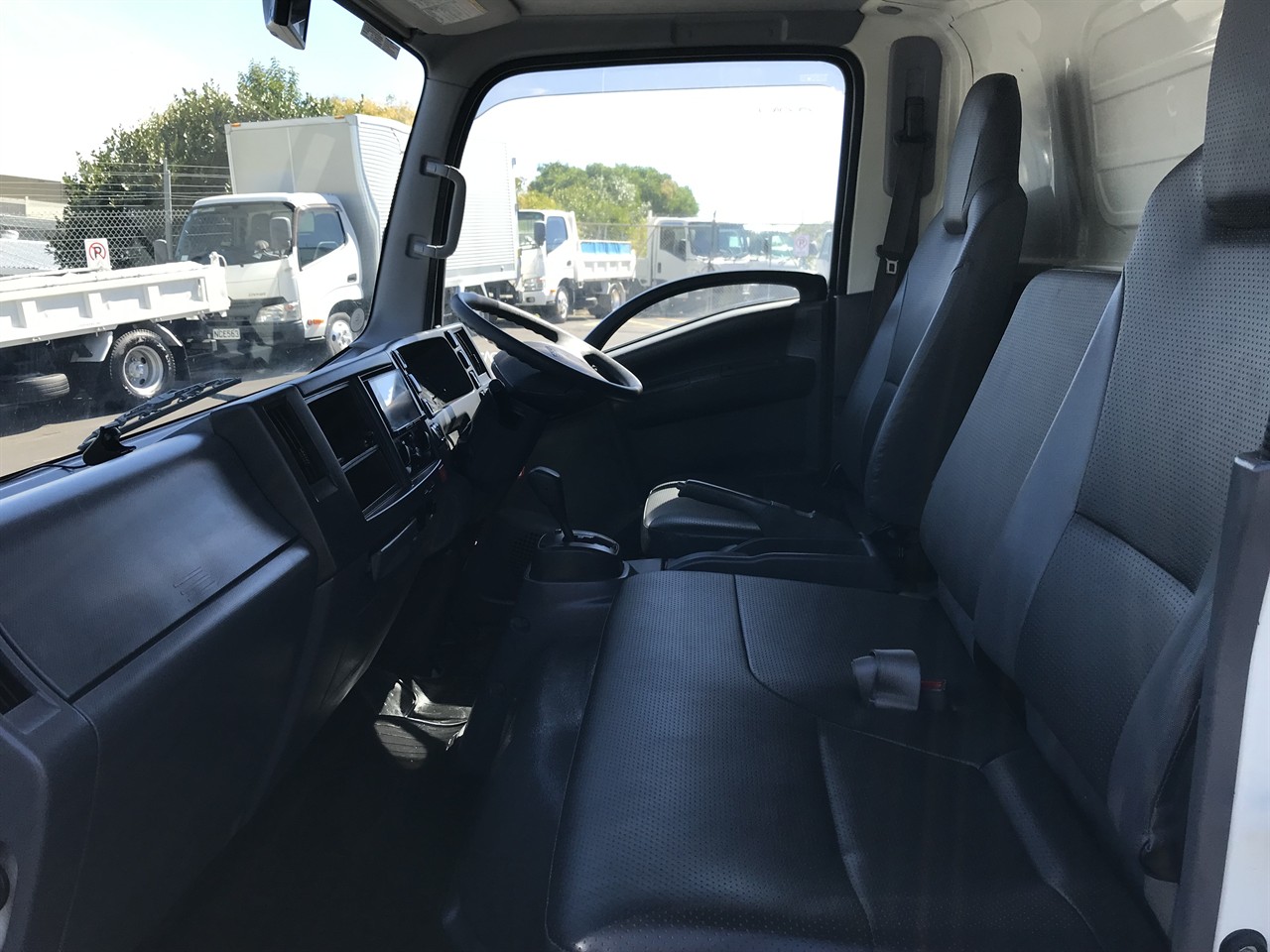 2019 Isuzu Elf