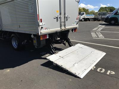 2019 Isuzu Elf - Thumbnail