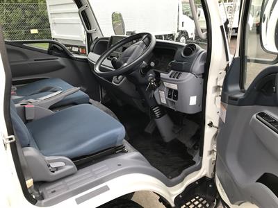 2016 Mitsubishi Canter - Thumbnail