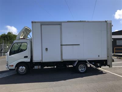 2013 Toyota Dyna - Thumbnail