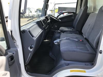 2018 Isuzu Elf - Thumbnail