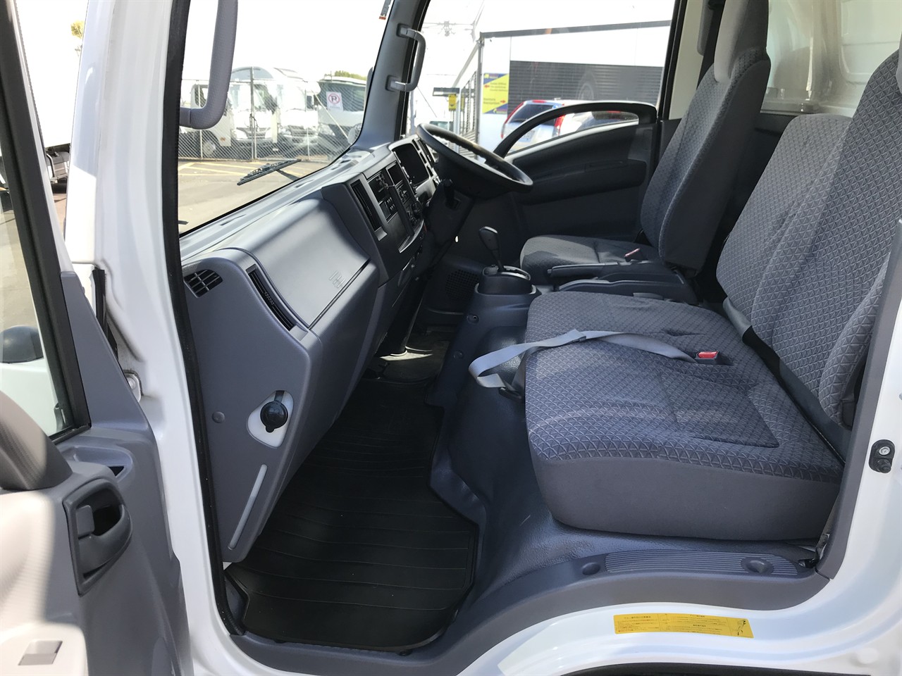 2018 Isuzu Elf