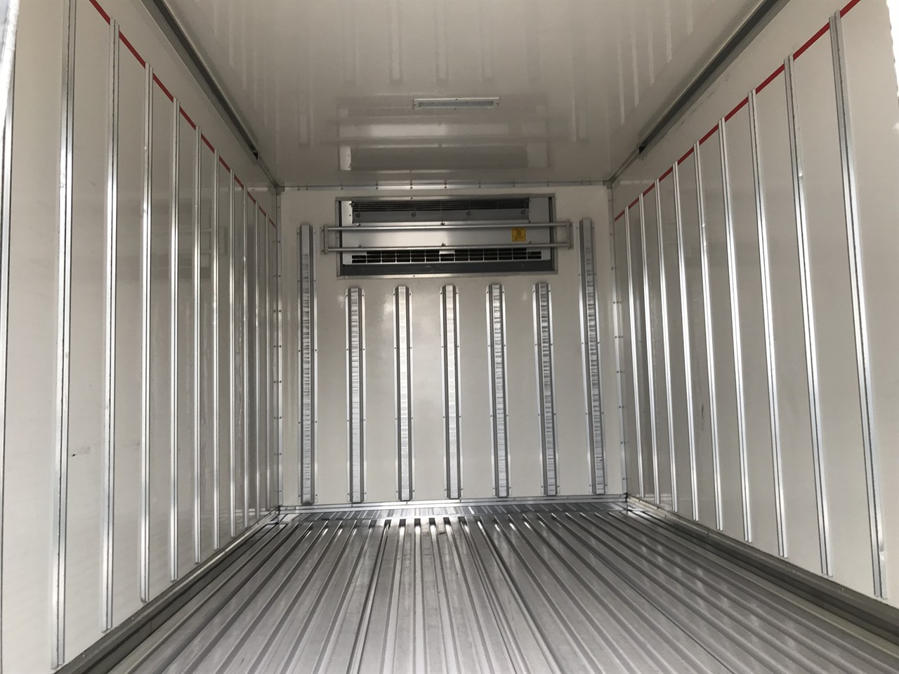 2018 Isuzu Elf
