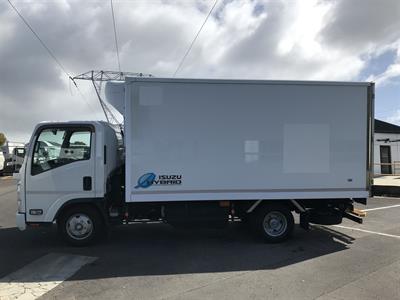 2018 Isuzu Elf - Thumbnail
