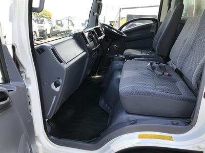 2018 Isuzu Elf - Thumbnail