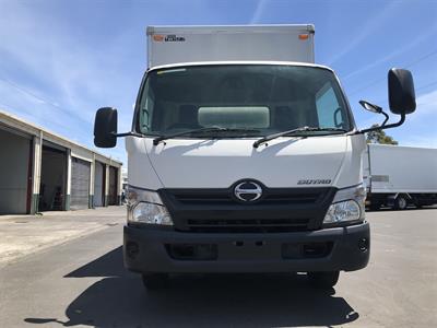 2017 Hino Dutro - Thumbnail