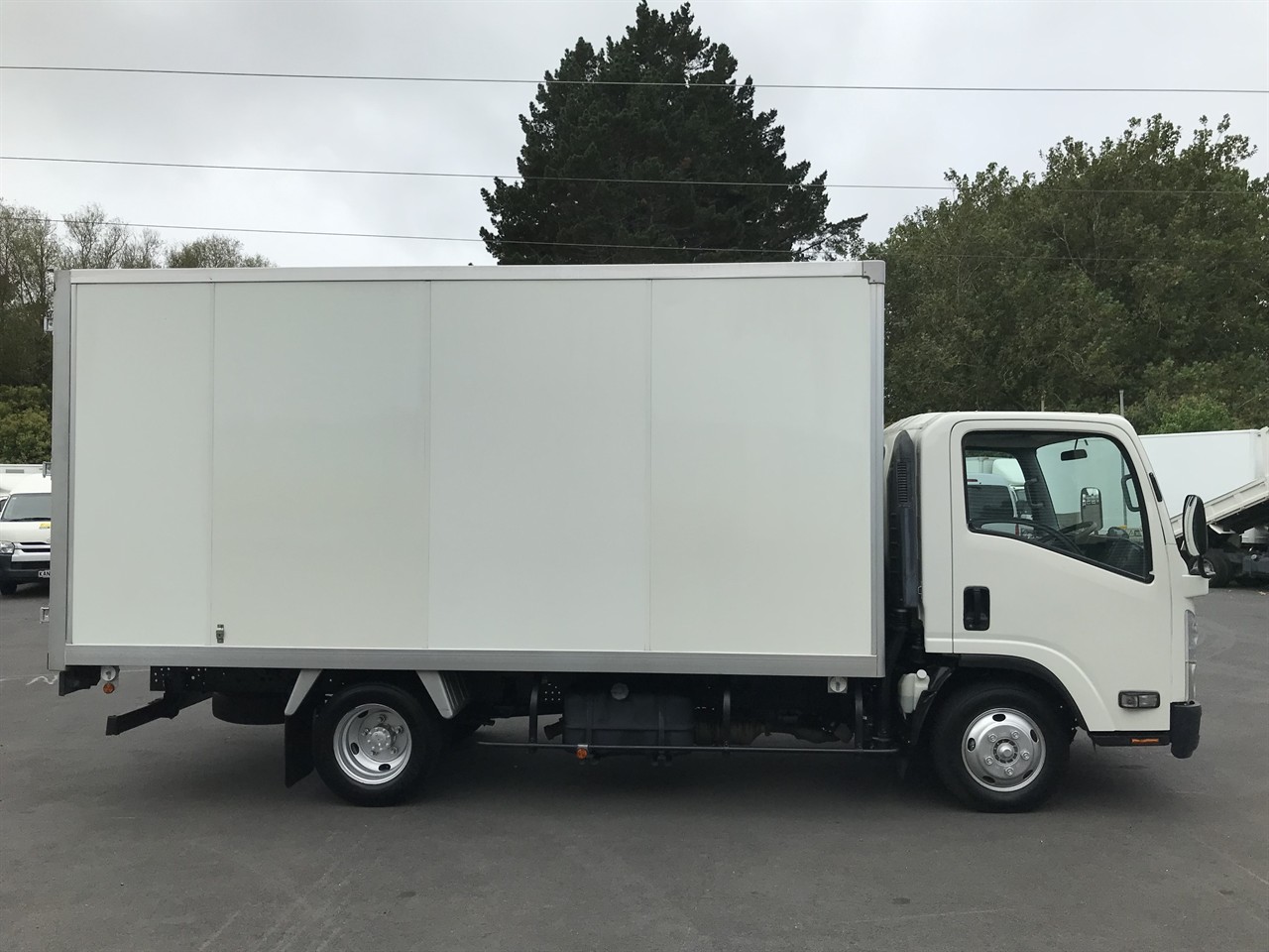 2015 Isuzu Elf