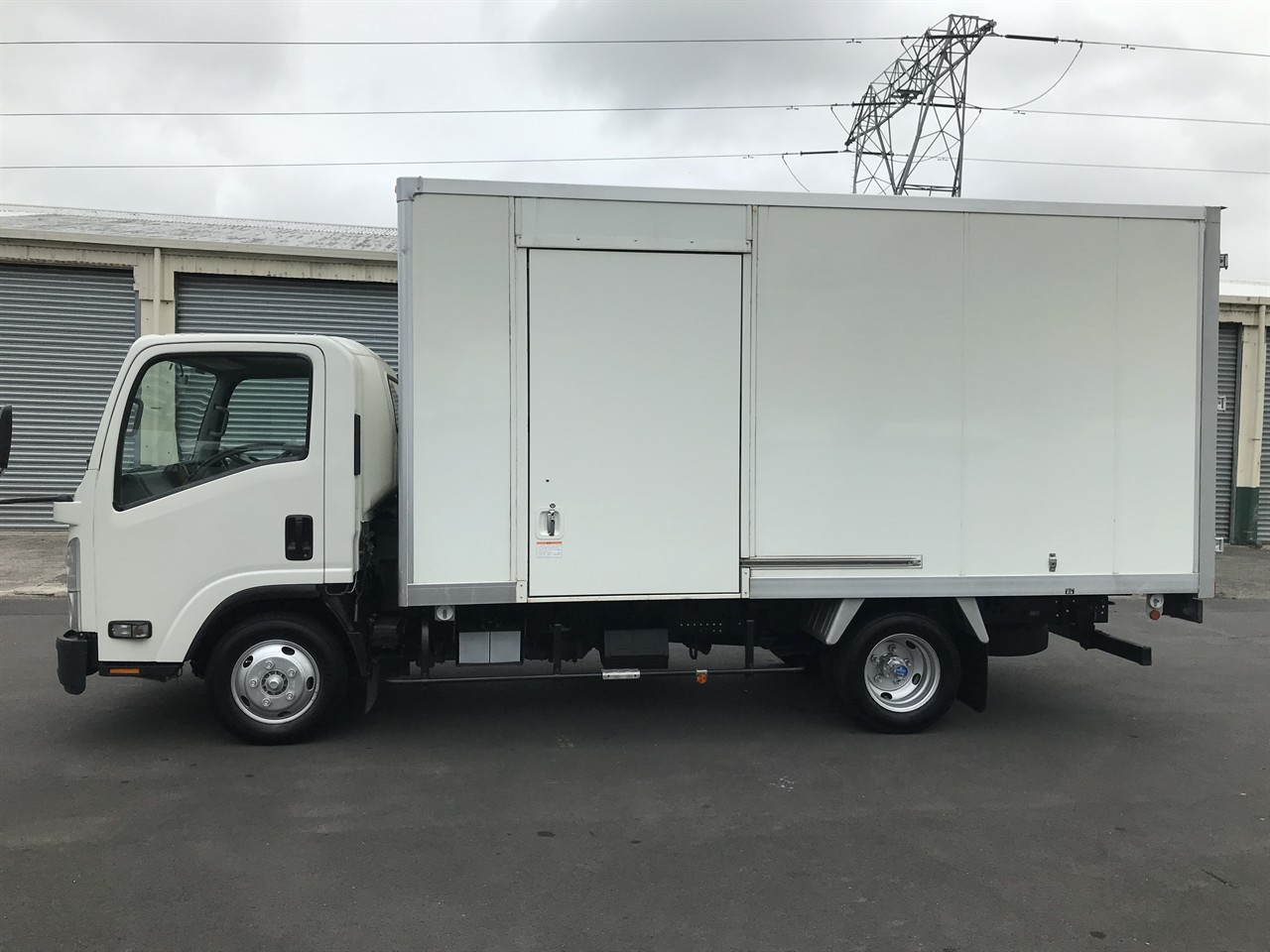 2015 Isuzu Elf