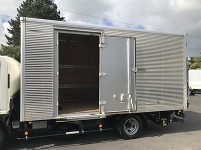 2019 Isuzu Elf - Thumbnail