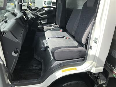 2019 Isuzu Elf - Thumbnail